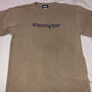 Vintage Milwaukee Bucks T-Shirt